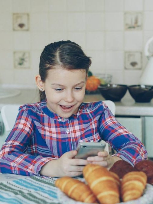 Kid texting at breakfast